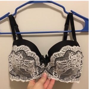 NWOT Victoria's Secret bra.